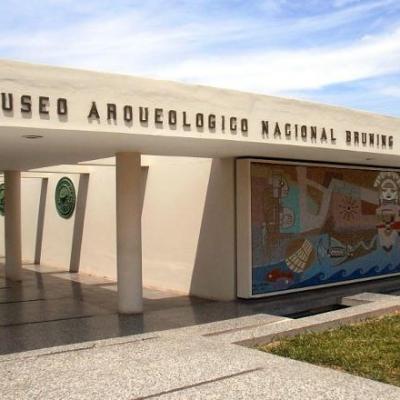 VENTA DE CASONA EN CALLE MIGUEL GRAU - LAMBAYEQUE